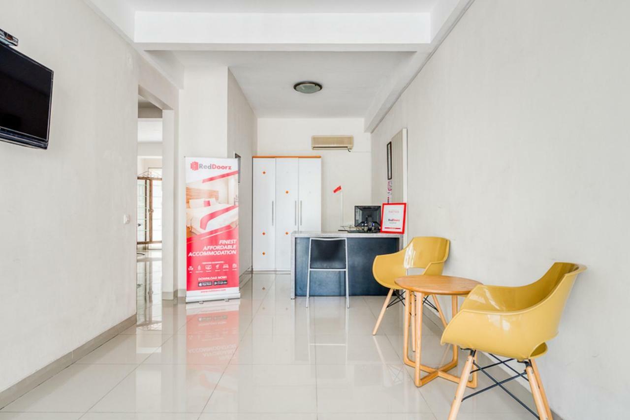 Hotel Reddoorz Near Untag Surabaya Exterior foto